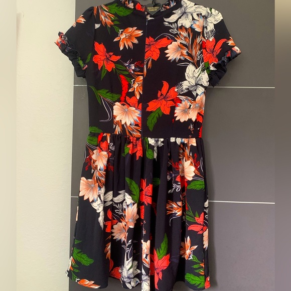 A/X Spring Dress - Picture 2 of 3